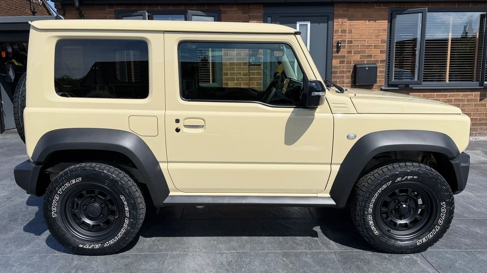 Suzuki Jimny (2018+) with HIGH PEAK J-01 16" wheels