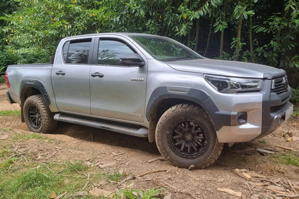 TOYOTA HILUX (2016+) WITH MAGPIE M-02 WHEELS