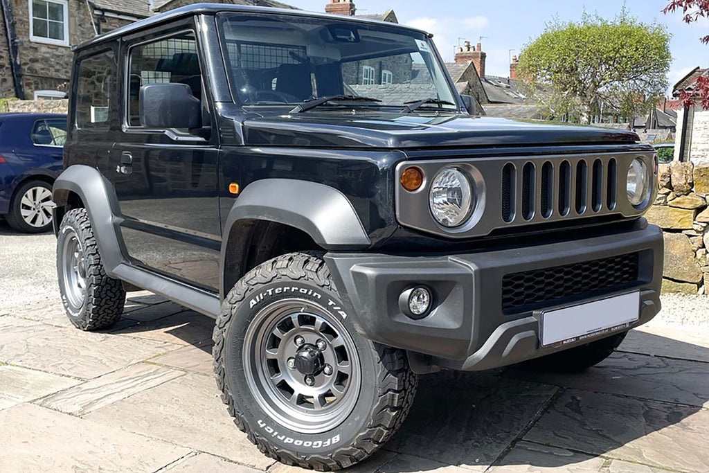 Suzuki Jimny (2018+) with 16" HIGH PEAK J-01 wheels and APIO SJ Grille