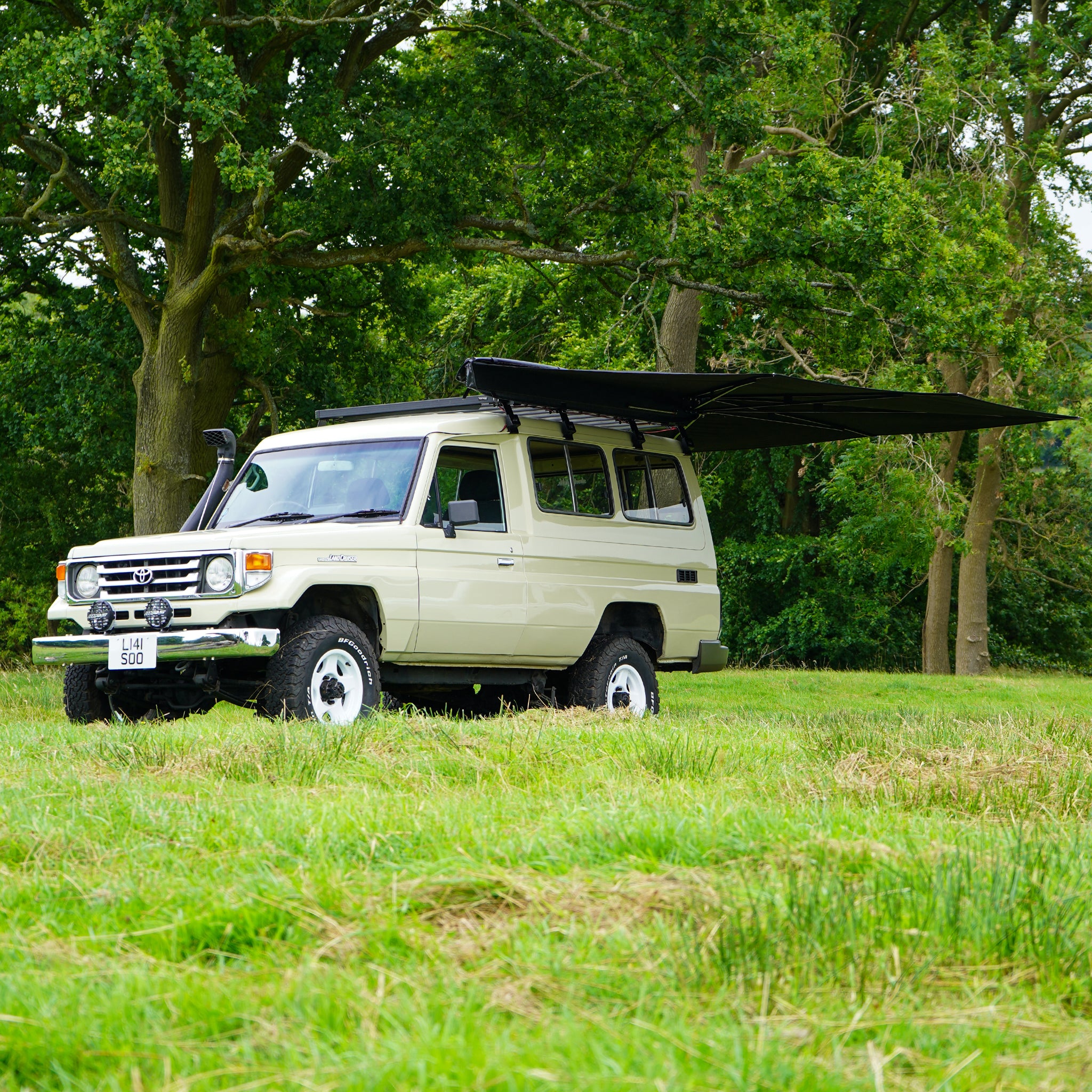 TOYOTA LAND CRUISER WITH 270 AWNING BY CLEVERSHADE STREET TRACK LIFE